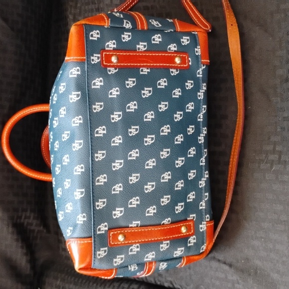 Dooney & Bourke Satchel Handbag / lightly used - Picture 9 of 10